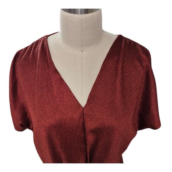 Fyve  Burgundy Red 100% Polyester Crinkle Twist Top  Sz S - Picture 3 of 7